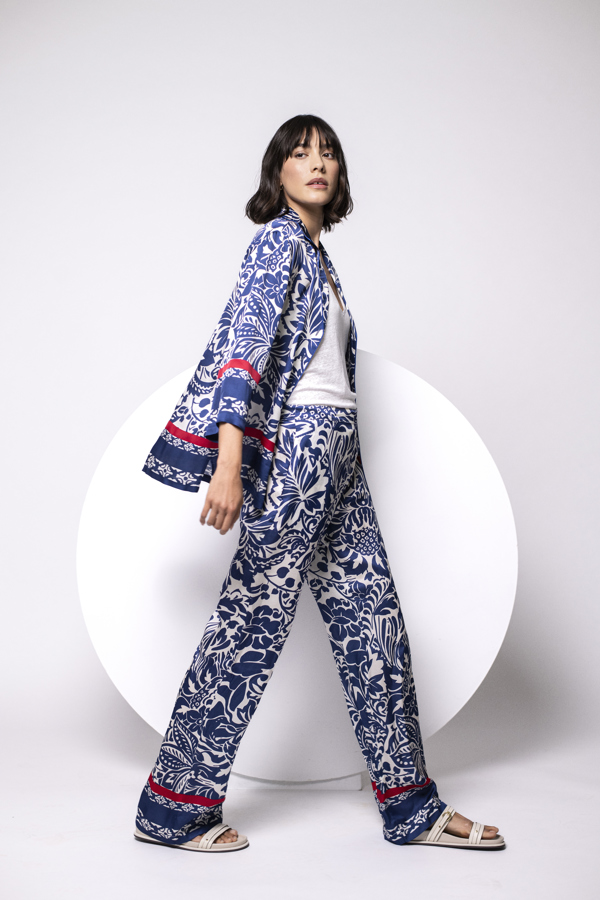 Q19 Druckbluse 248000 2246 079 Druckhose 219500 2246 079