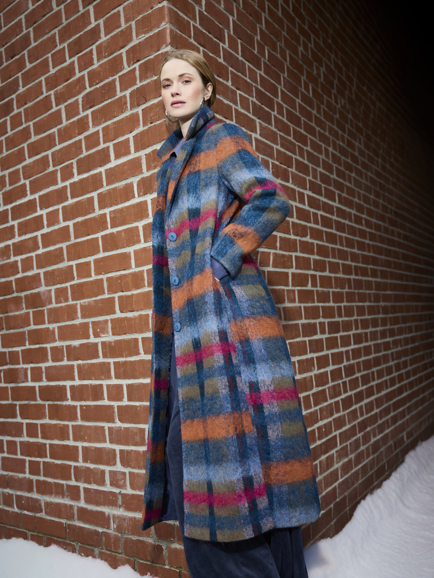 Coat ZUQUIT Z 38 214 Col. 059 Blouse BLUSIA B 14 728 Col. 55 Pants WACORHO WA 31 711 Col. 55