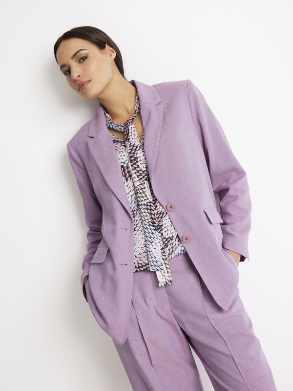 Blazer ABLAZA S 15 372 Col. 40 Blouse VYBLUSA V 24 826 Col. 002 Pants APATONA A 11 375 Col. 40 0087Ret