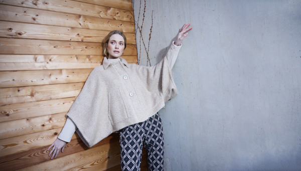 Cape YAMYKA YA 35 733 Col. 03 Pullover HAROL H 24 228 Col. 03 Pants ELLISSA E 11 402 Col. 003